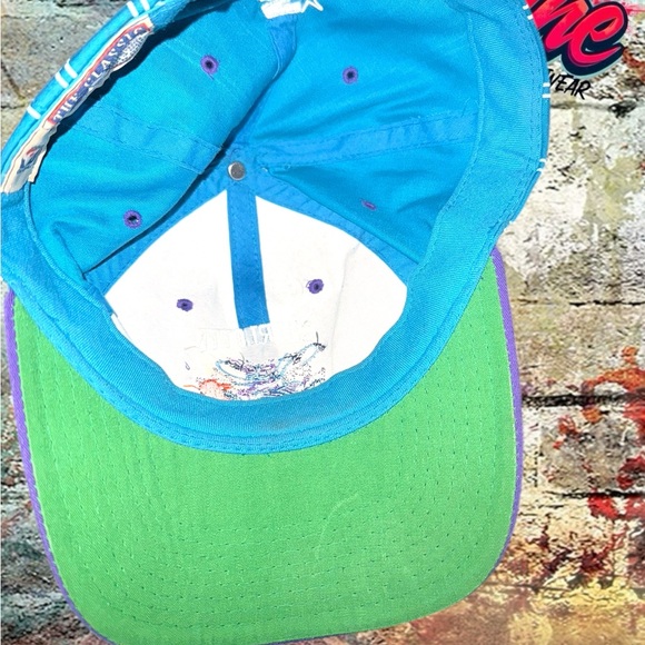 Vintage Rare NBA Charlotte Hornets Pinstripe Two Tone Starter Snapback Hat - Picture 5 of 7